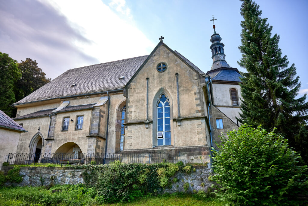 Bad Gottleuba - Berggießhübel (Sachsen, Sächsische Schweiz-Osterzgebirge). Juli/ August 2021,
Fotos von Bad Gottleuba - Berggießhübel, Labyrinth, Langenhennersdorf, Wasserfall, Klinik, Kirche, Ortsansichten Bad Gotteluba und Berggießhübel, Augustusberg, Talsperre
Foto: Marko Förster
08.2021 © Marko Förster
WICHTIGE HINWEISE: Jeder Abdruck ist honorar- und umsatzsteuerpflichtig (7 % Ust.)! Die Weitergabe des Bildmaterials an Dritte ist verboten!